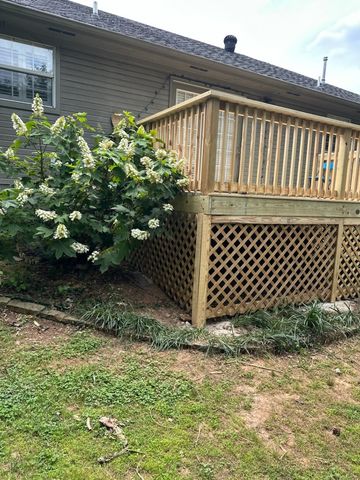 1320 E Ash, Fayetteville, AR 72703