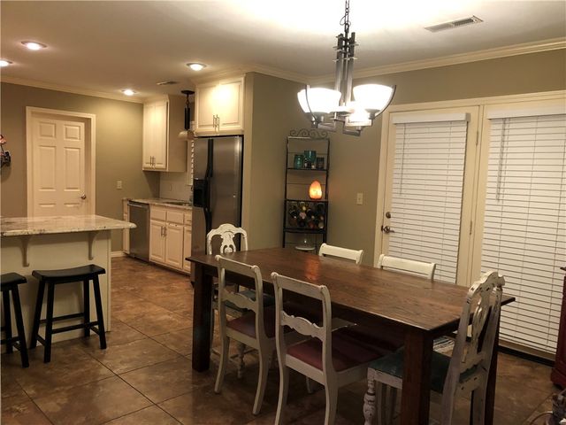 1320 E Ash, Fayetteville, AR 72703