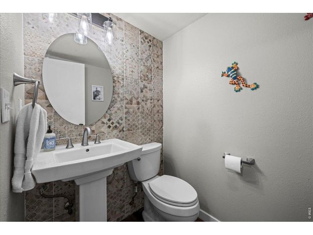 2431 Maplewood Cir E, Longmont, CO 80503