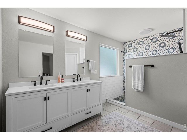 2431 Maplewood Cir E, Longmont, CO 80503