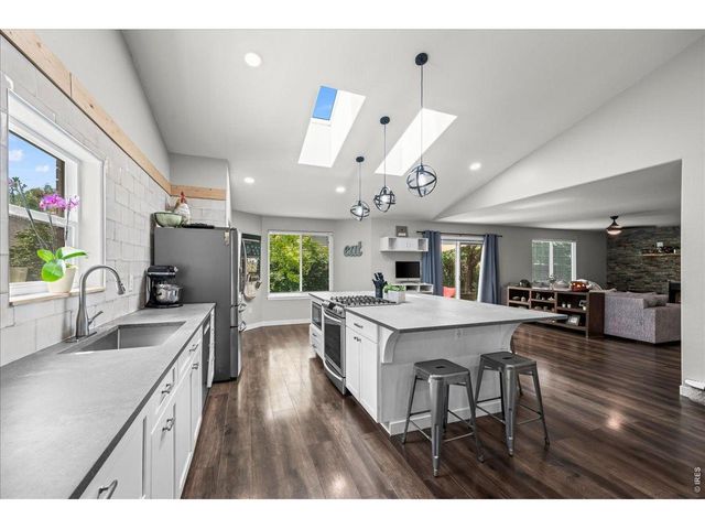 2431 Maplewood Cir E, Longmont, CO 80503