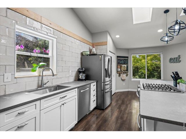 2431 Maplewood Cir E, Longmont, CO 80503