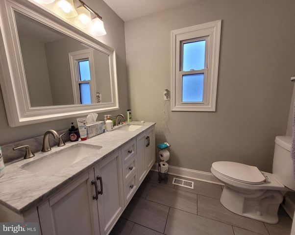 302 IRIS RD, Cherry Hill, NJ 08003