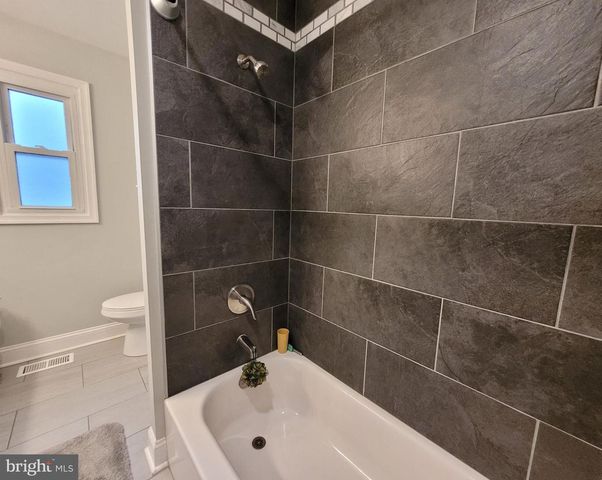 302 IRIS RD, Cherry Hill, NJ 08003