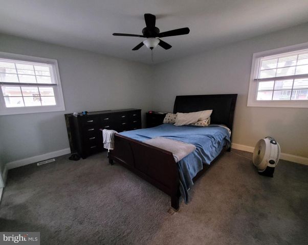 302 IRIS RD, Cherry Hill, NJ 08003