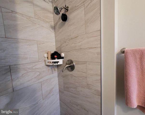 302 IRIS RD, Cherry Hill, NJ 08003