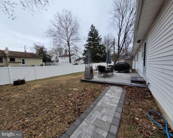 302 IRIS RD, Cherry Hill, NJ 08003