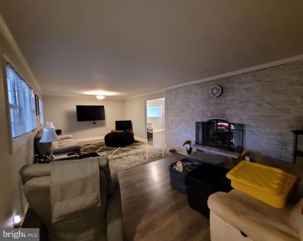 302 IRIS RD, Cherry Hill, NJ 08003