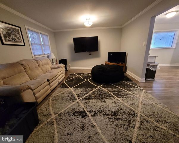 302 IRIS RD, Cherry Hill, NJ 08003