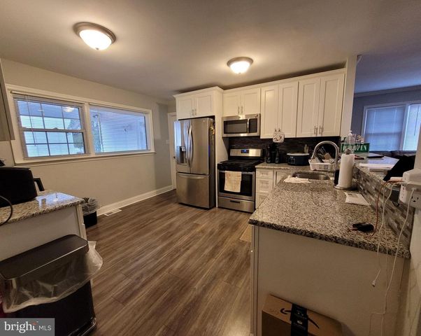 302 IRIS RD, Cherry Hill, NJ 08003