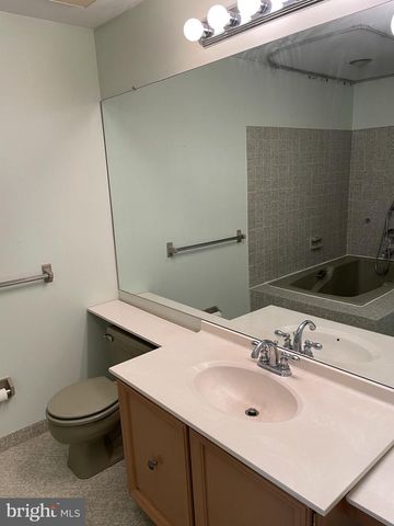 4 INDEPENDENCE PL, Newtown, PA 18940