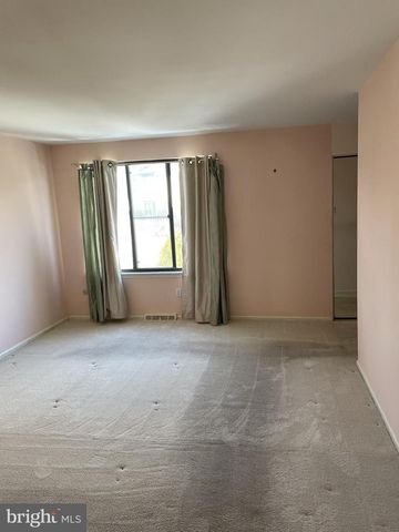 4 INDEPENDENCE PL, Newtown, PA 18940