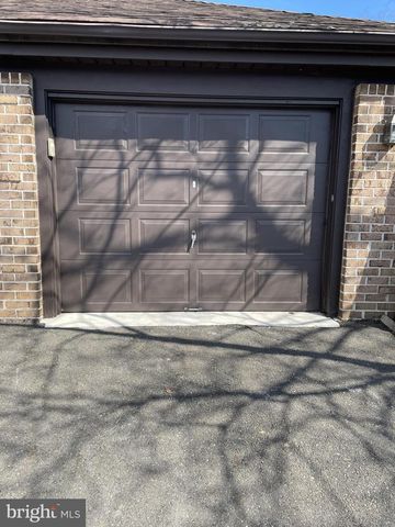 4 INDEPENDENCE PL, Newtown, PA 18940