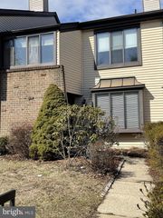 4 INDEPENDENCE PL, Newtown, PA 18940