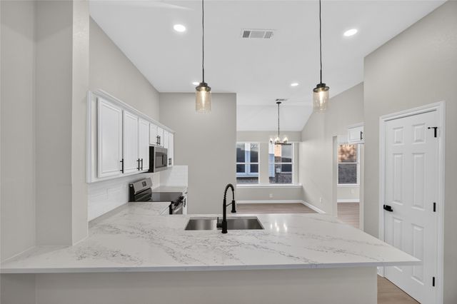 2221 Bridle Path Drive, Lancaster, TX 75146
