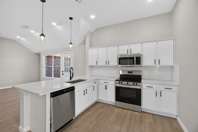 2221 Bridle Path Drive, Lancaster, TX 75146