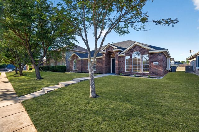2221 Bridle Path Drive, Lancaster, TX 75146