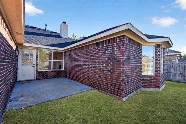 2221 Bridle Path Drive, Lancaster, TX 75146