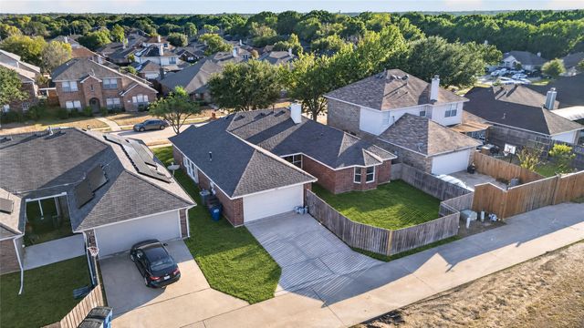 2221 Bridle Path Drive, Lancaster, TX 75146