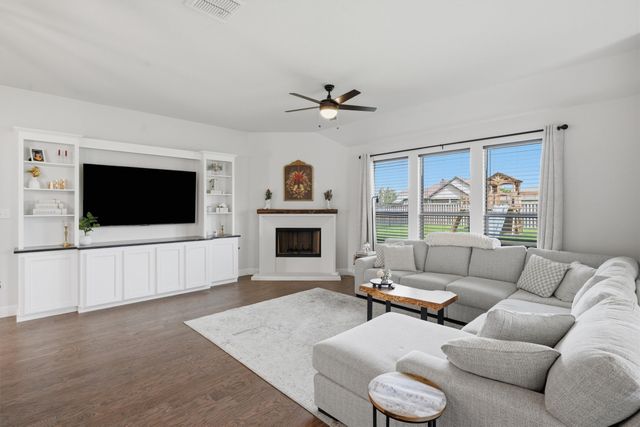 313 Bowrider Lane, Granbury, TX 76049