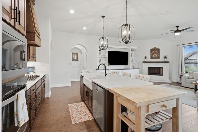 313 Bowrider Lane, Granbury, TX 76049