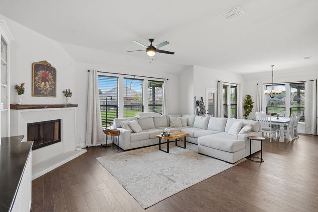 313 Bowrider Lane, Granbury, TX 76049