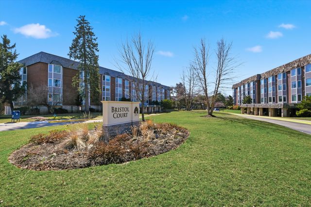 400 Ascot Drive 1E, Park Ridge, IL 60068