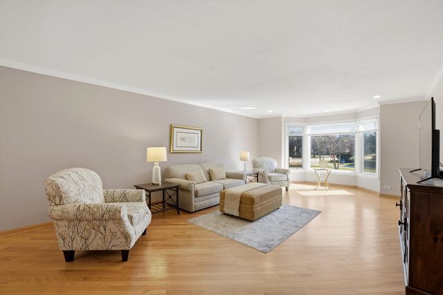 400 Ascot Drive 1E, Park Ridge, IL 60068