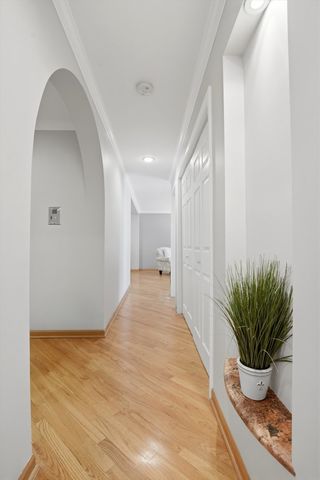 400 Ascot Drive 1E, Park Ridge, IL 60068