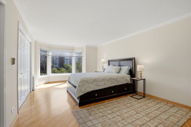 400 Ascot Drive 1E, Park Ridge, IL 60068