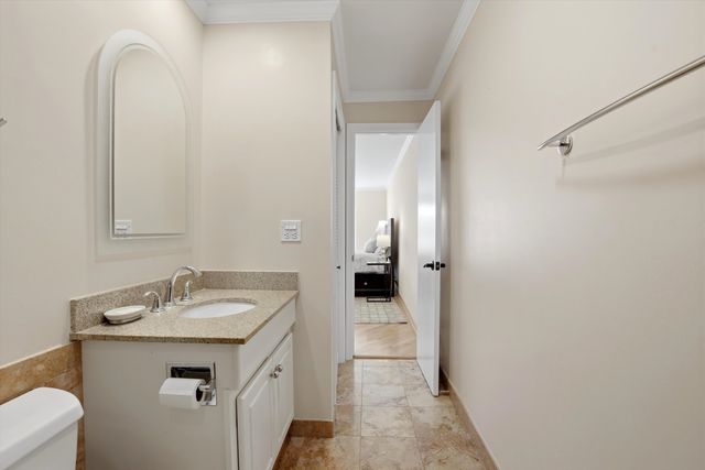 400 Ascot Drive 1E, Park Ridge, IL 60068