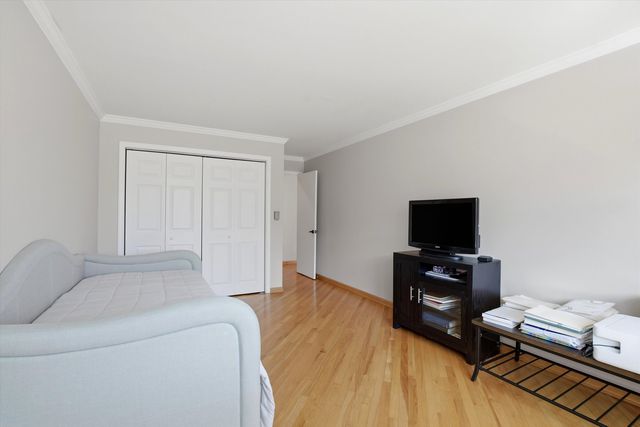 400 Ascot Drive 1E, Park Ridge, IL 60068