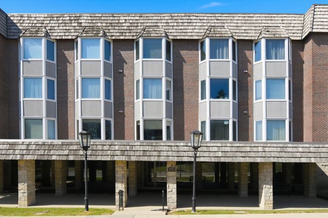 400 Ascot Drive 1E, Park Ridge, IL 60068