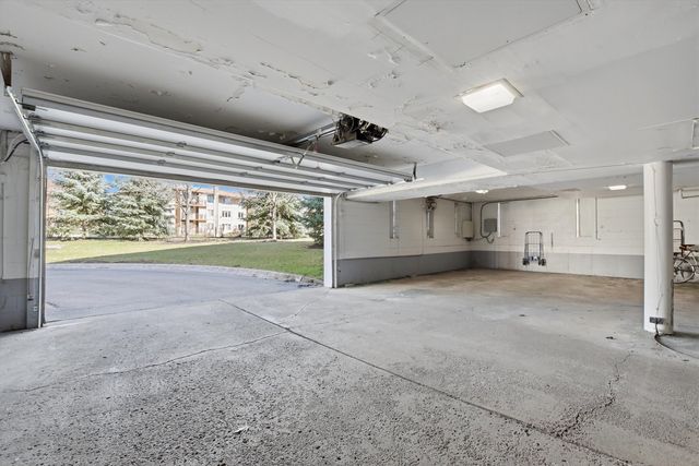 400 Ascot Drive 1E, Park Ridge, IL 60068