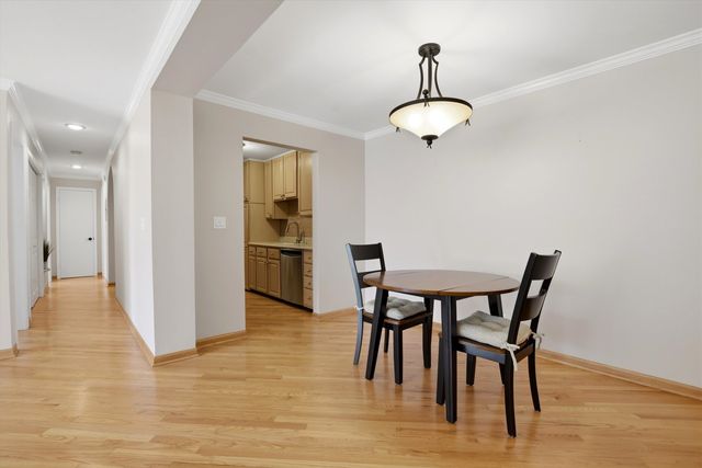 400 Ascot Drive 1E, Park Ridge, IL 60068