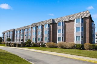 400 Ascot Drive 1E, Park Ridge, IL 60068