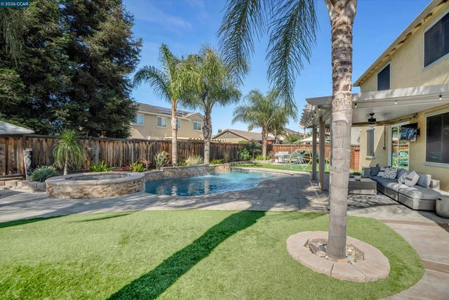 2057 Saffron Ct, Brentwood, CA 94513