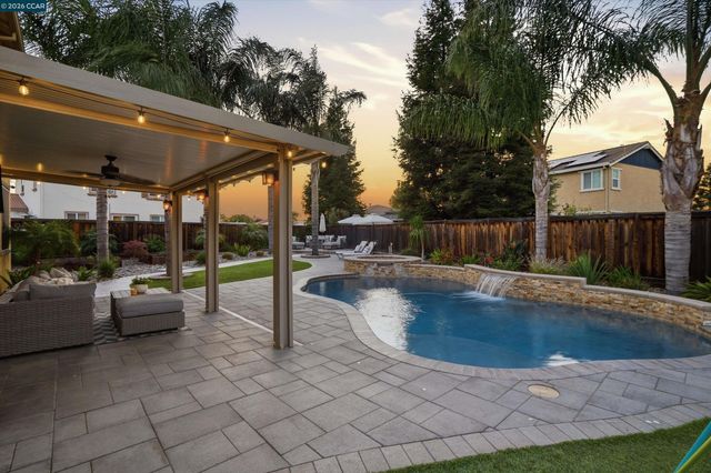 2057 Saffron Ct, Brentwood, CA 94513