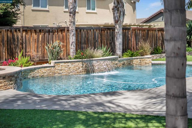 2057 Saffron Ct, Brentwood, CA 94513