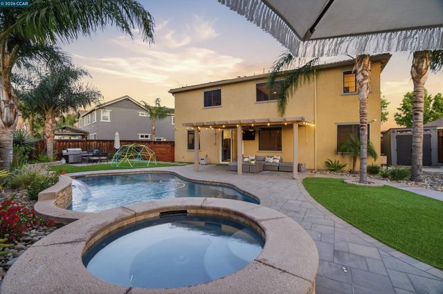 2057 Saffron Ct, Brentwood, CA 94513
