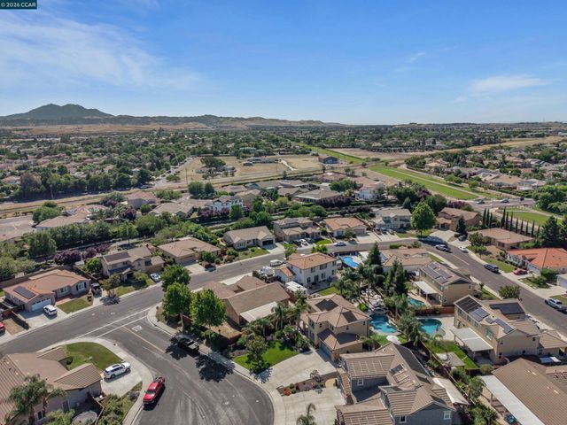 2057 Saffron Ct, Brentwood, CA 94513