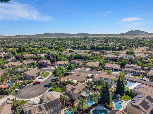 2057 Saffron Ct, Brentwood, CA 94513