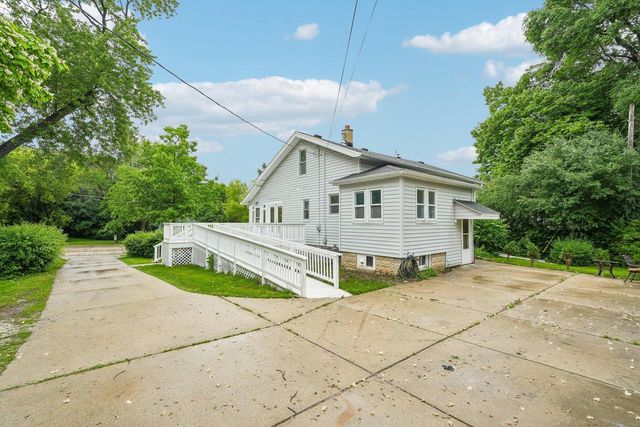 3615 W Cold Spring ROAD, Greenfield, WI 53221