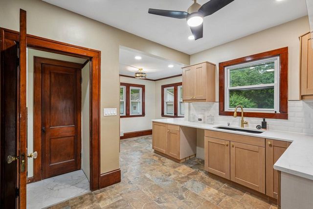 3615 W Cold Spring ROAD, Greenfield, WI 53221