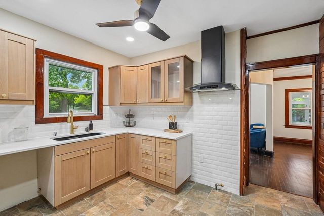 3615 W Cold Spring ROAD, Greenfield, WI 53221