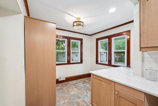 3615 W Cold Spring ROAD, Greenfield, WI 53221