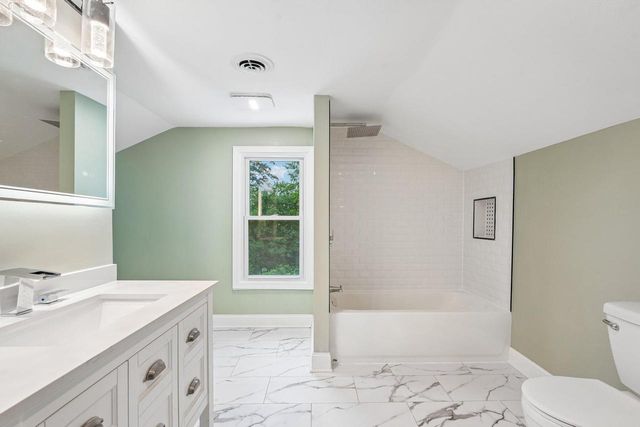 3615 W Cold Spring ROAD, Greenfield, WI 53221