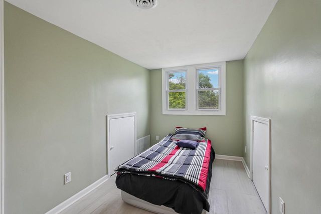 3615 W Cold Spring ROAD, Greenfield, WI 53221