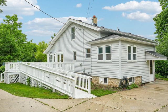 3615 W Cold Spring ROAD, Greenfield, WI 53221