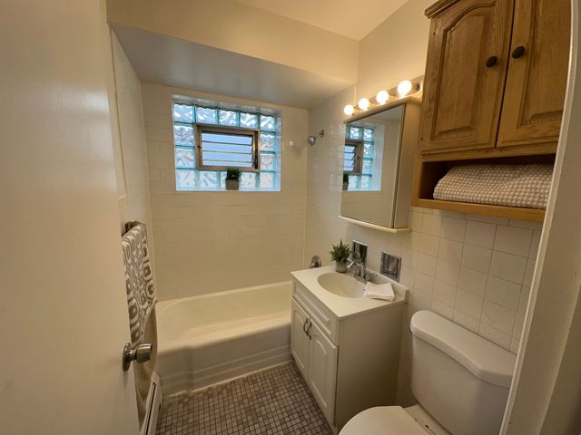 7400 N Harlem Avenue 2E, Chicago, IL 60631